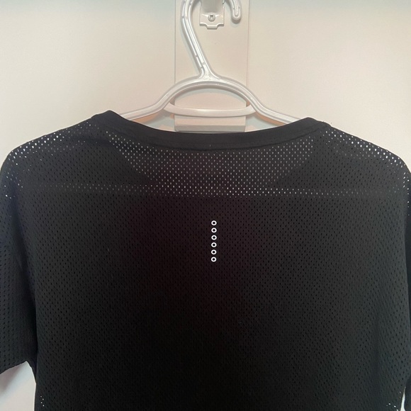 NIKE breathable workout top😁 - Picture 3 of 4